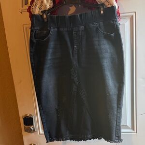 Stylish Black Denim Pencil Skirt